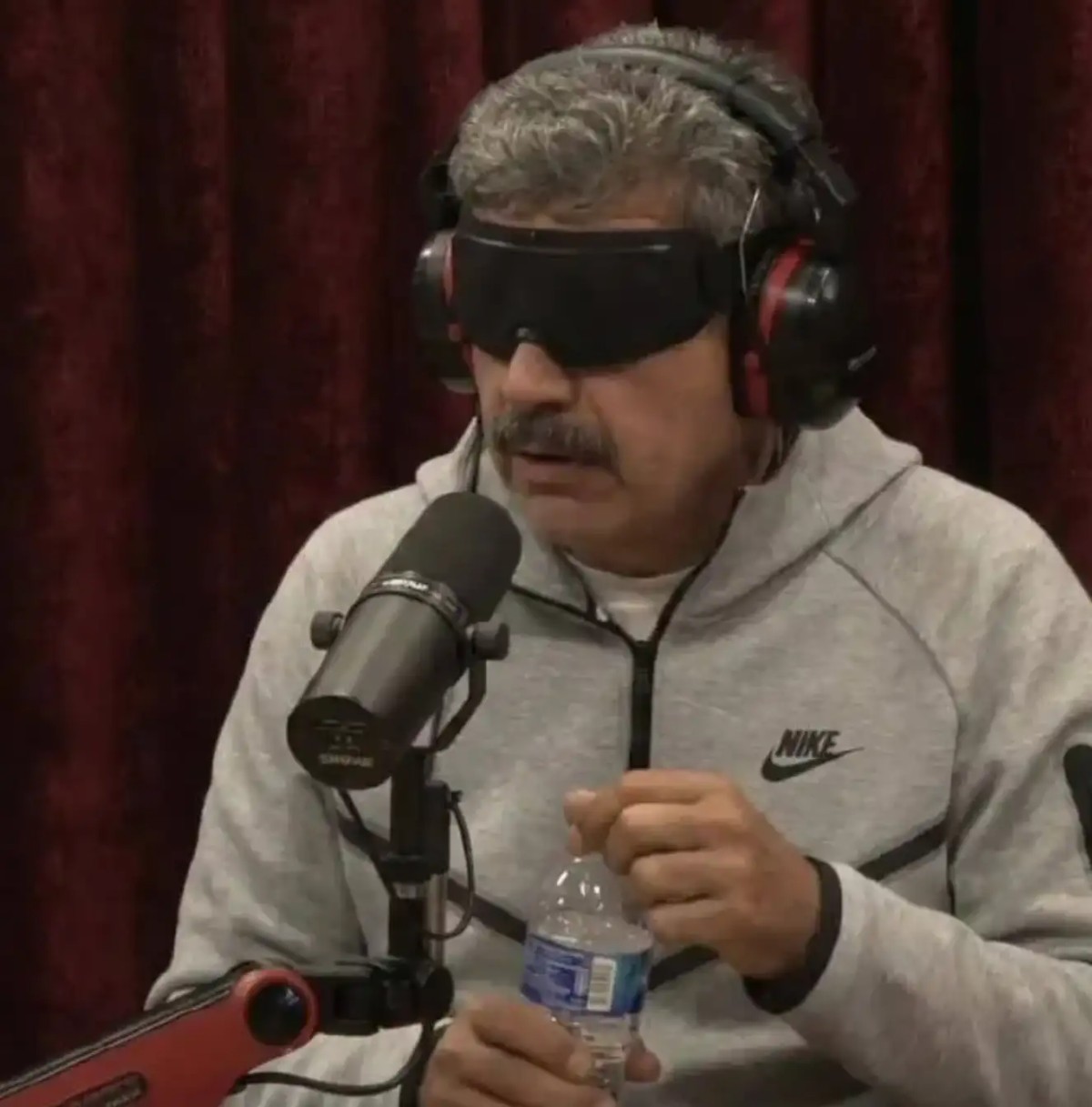 委内瑞拉总统被捕后所穿运动服爆火!西甲球队同款,官网已售罄